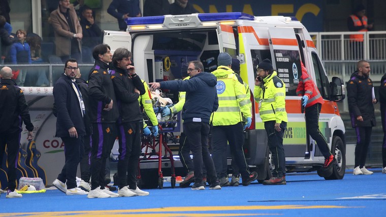 Kean speelt door na hoofdbotsing en wordt kort daarna afgevoerd naar ziekenhuis