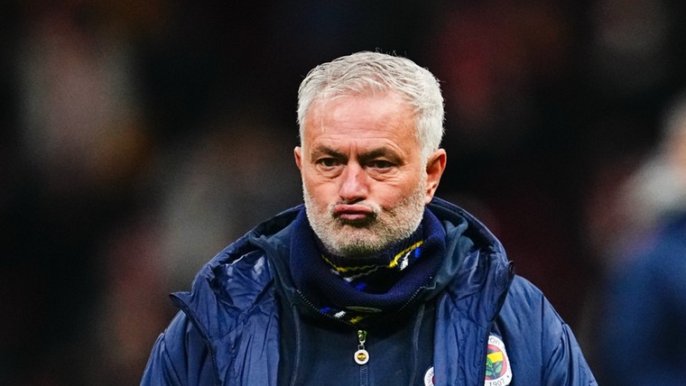 Mourinho reageert voor het eerst op aantijgingen racisme Galatasaray