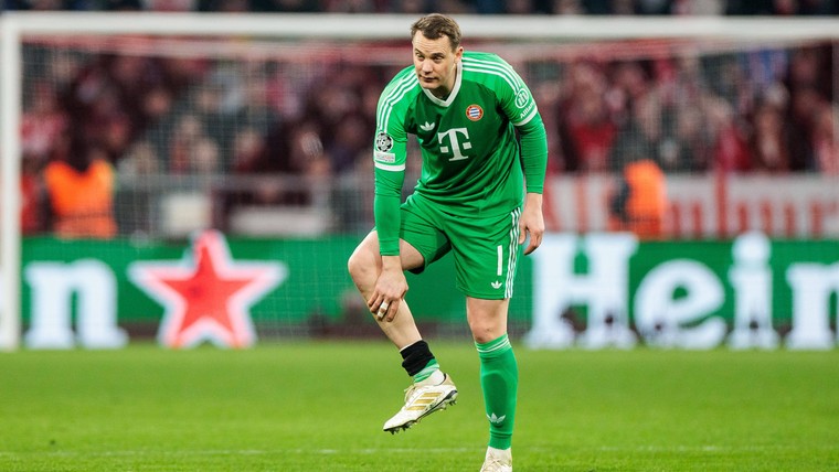 Neuer loopt blessure op tijdens juichen bij Bayern-goal