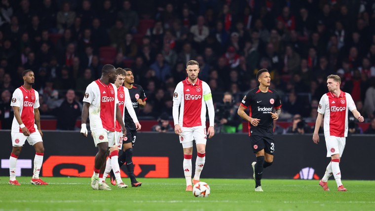 Ajax bijt zich stuk op Eintracht Frankfurt en wacht zware klus in Duitsland