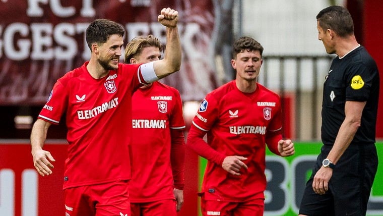 Van Wolfswinkel plakt er nog een jaartje aan vast bij FC Twente