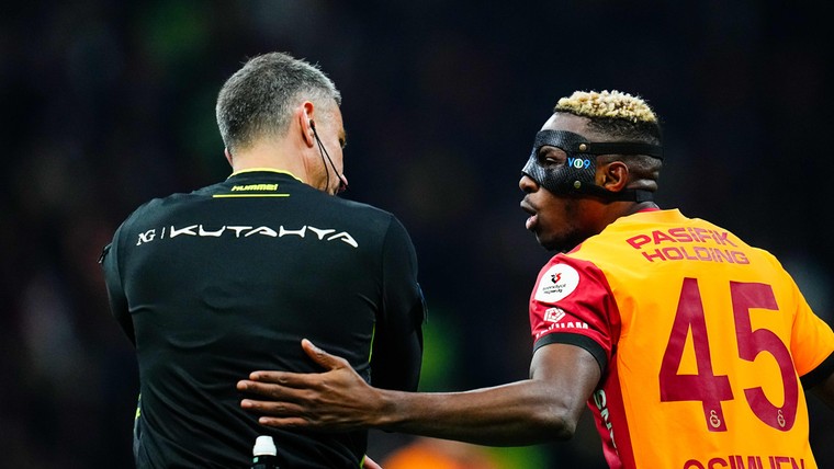 Besiktas beëindigt ongeslagen status Galatasaray en schiet rivaal te hulp