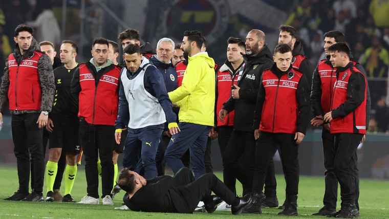 Galatasaray geeft Mourinho flinke schop na op sociale media