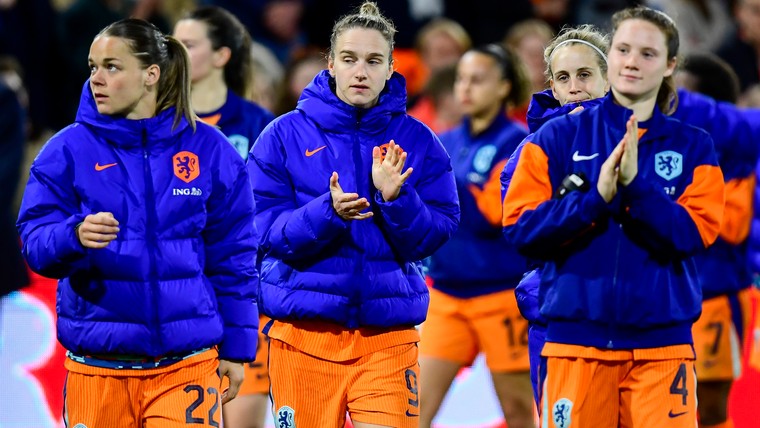 Jonker maakt zich zorgen over geblesseerd uitgevallen Miedema