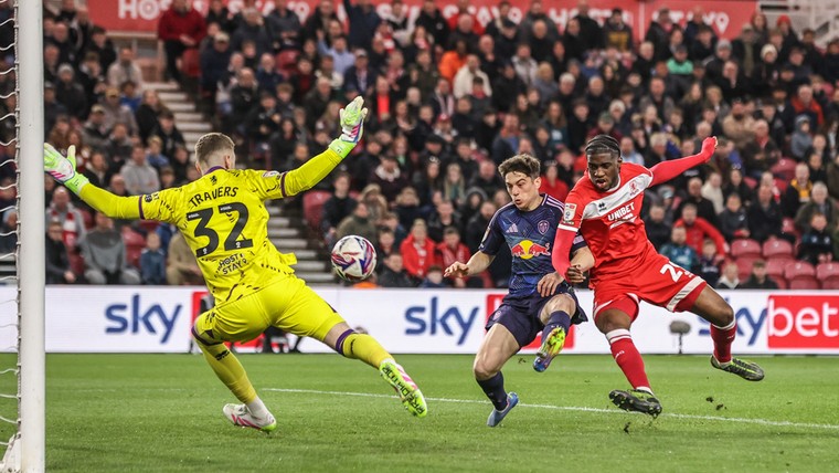 Flemmings Burnley en Hamers Sheff Utd morsen, Piroe en Leeds profiteren
