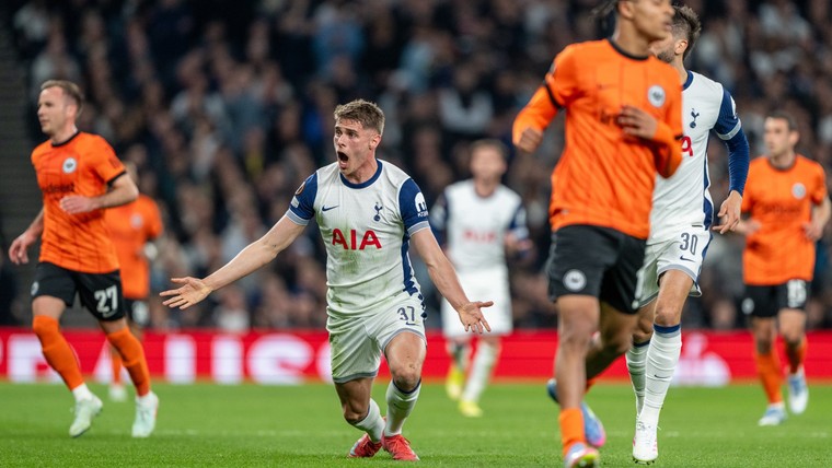 Postecoglou richt zich tot voetbalgoden na gemiste kans Van de Ven
