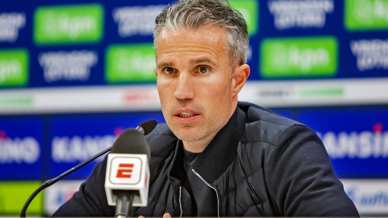 Van Persie verklaart verrassende basisplaats Zerrouki: 'Hij is een vechter'