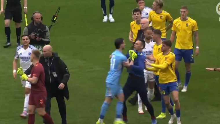 Trainer tikt Ramaj op de vingers na rode kaart: 'Dit is onacceptabel'