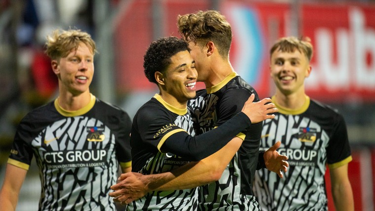 Cambuur verliest zicht op plek twee, Jong AZ geeft eerste elftal goede voorbeeld