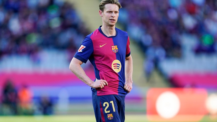 Barça ontsnapt na slippertje De Jong door late strafschop aan uitglijder 