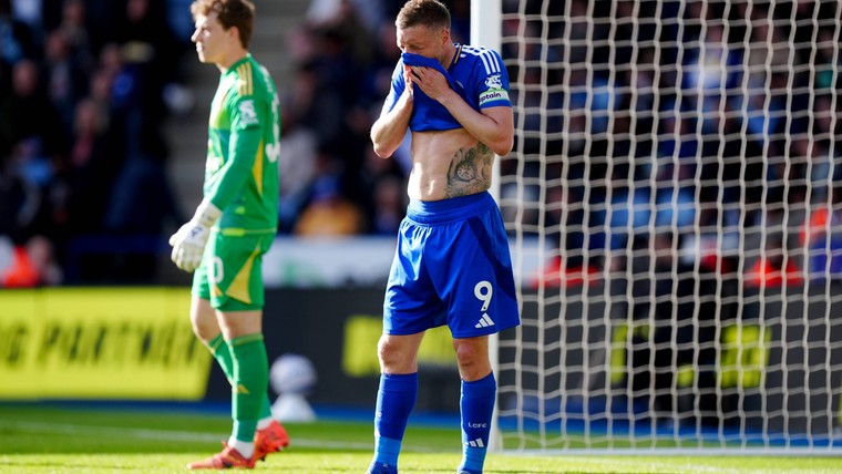 Vardy biedt op geheel eigen wijze excuses aan voor degradatie Leicester City