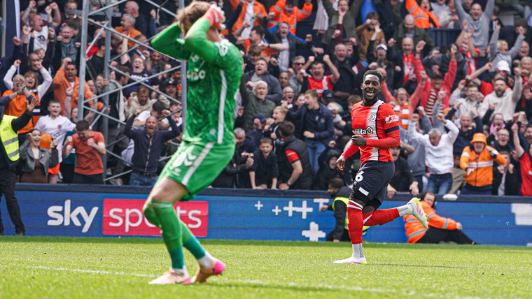 Emotionele middag voor Luton-doelman: 'De manager nam de trein naar België'