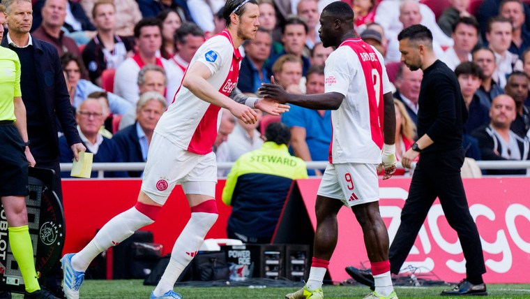 Zelfs als aanspeelpunt is Weghorst nu de beste Ajax-spits