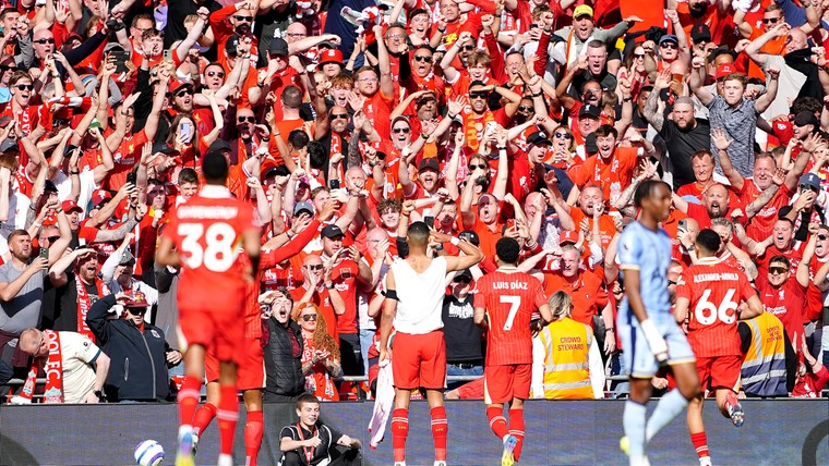 Slot bekroont weergaloos debuutseizoen met 20ste landstitel Liverpool