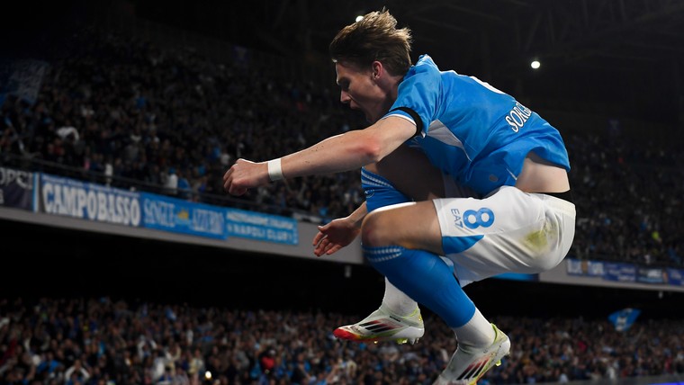 Weergaloze McTominay schiet Napoli aan kop in Italië