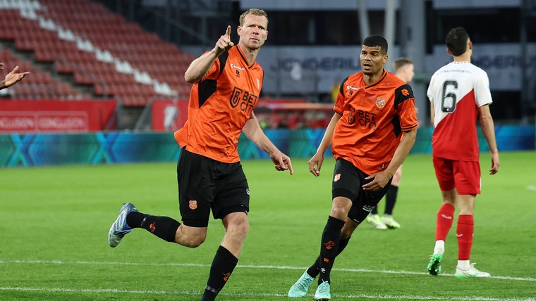 Henk Veerman maakt FC Volendam met hattrick in Utrecht kampioen