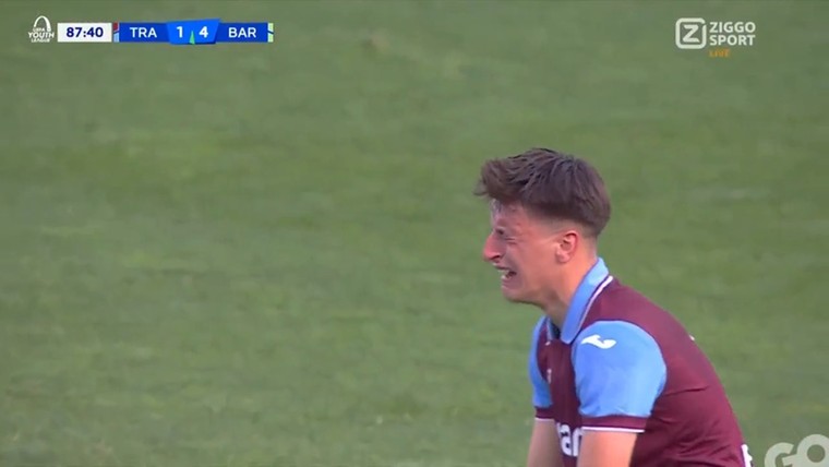 Emotionele Youth League-finale: Turkse maker van eretreffer huilend op het veld