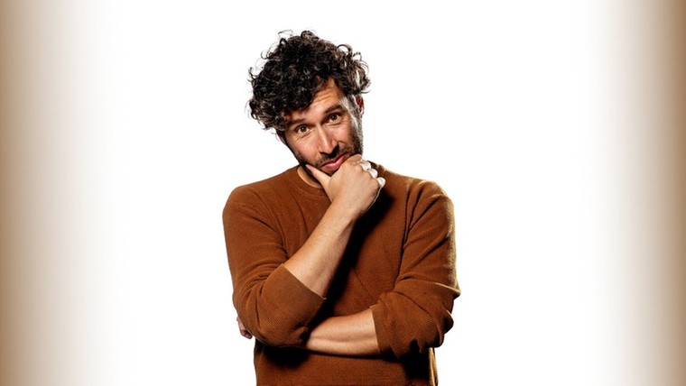 'Je moet naar de bespreking! Moment, ik ben mijn laarzen aan het maaien!'