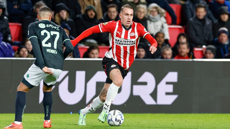 Het is bij PSV behelpen op de belangrijke backposities