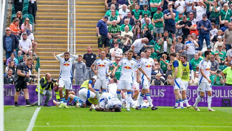 Goal in extremis bezorgt Leeds Championship-titel, Luton degradeert wéér