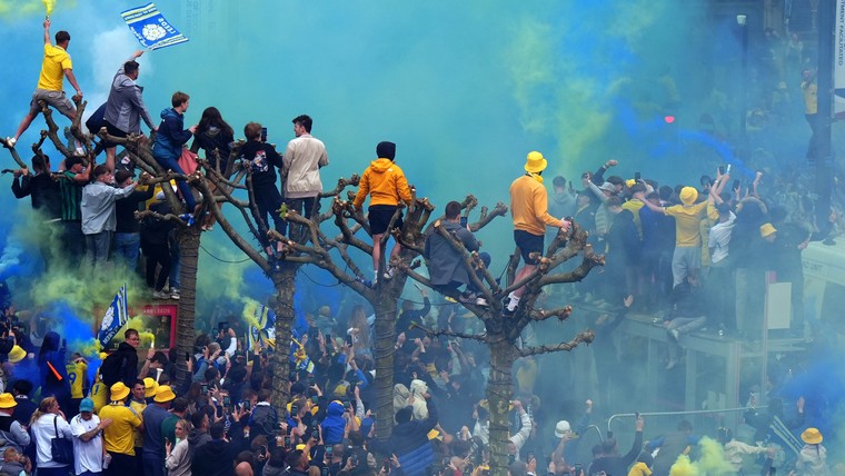 Kampioensfeest in Leeds: Kaiser Chiefs, Joy Division en 150.000 fans