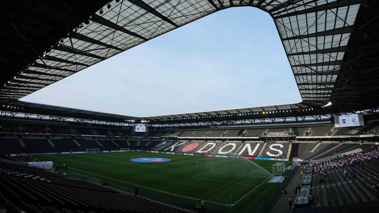 League Two-club verandert logo als eerbetoon aan 'iconische rotondes'