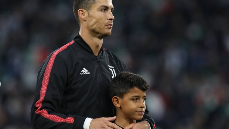 Zoon Cristiano Ronaldo treedt in zijn voetsporen met uitverkiezing