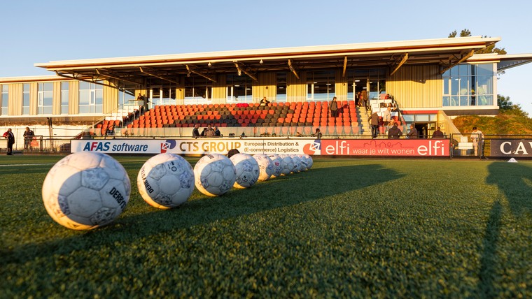 AZ traint volgend seizoen op de velden van Flamingo's 64