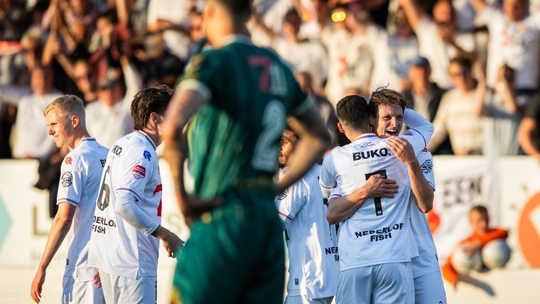 Telstar verslaat FC Emmen en staat na zeven jaar weer in play-offs