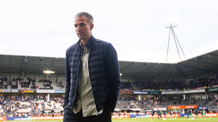 Van Persie hakt knoop door over linksbackpositie tegen PSV