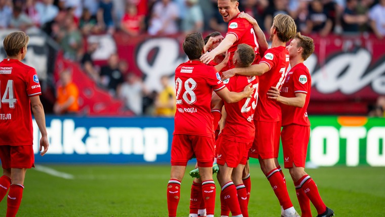 FC Utrecht lijkt plek drie uit hoofd te zetten na nederlaag bij FC Twente