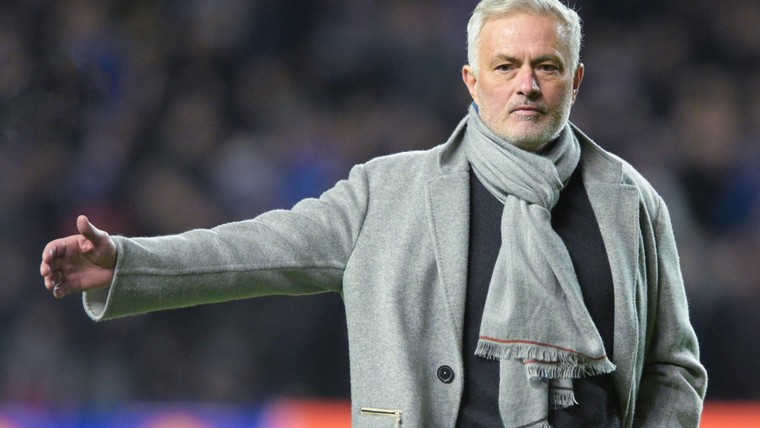 Sarcastische Mourinho: 'De opstelling? Nou, ik gooi 25 muntjes op'