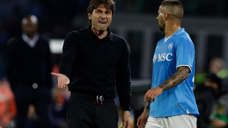Conte voelt de kampioensdruk toenemen na gelijkspel Napoli