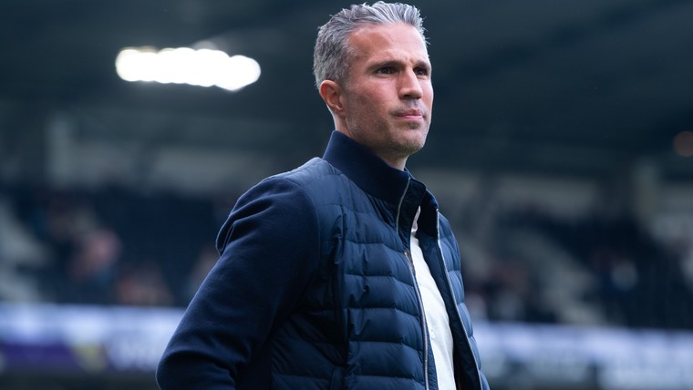 Van Persie koestert geen wrok over 'onterechte' rode kaart Read