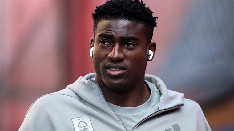 Forest-spits Awoniyi (ex-NEC) in kunstmatige coma na spoedoperatie