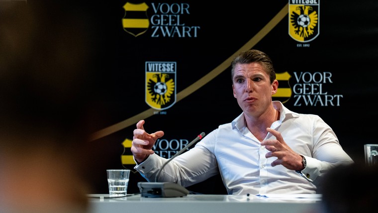 Dit zegt Timo Braasch over licentie Vitesse en John van den Brom