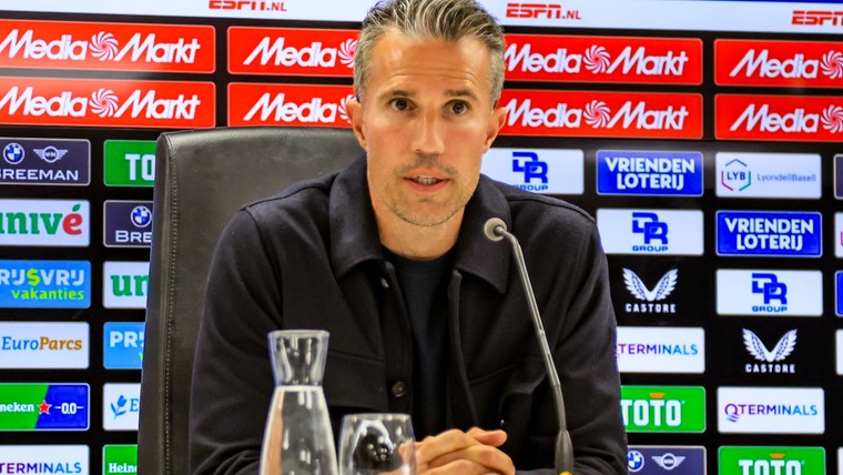 Van Persie over volksfeest na vertrek uit Heerenveen: 'Puur vanwege winst op AZ'