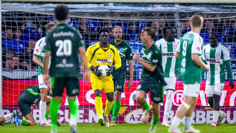 FC Dordrecht-doelman blijft verbazen: 'Hij denkt dat hij in alles de beste is'