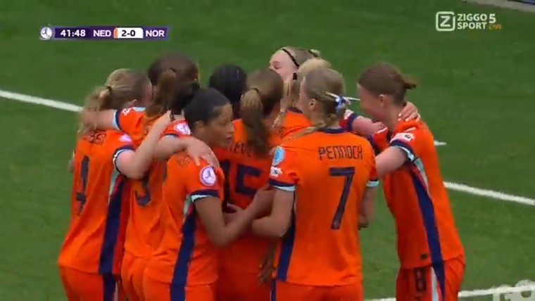 Vrouwen Oranje Onder-17 kronen zich tot Europees kampioen