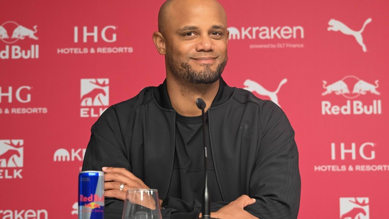 Kampioenstrainer Kompany sluit seizoen af met kortste persconferentie ooit