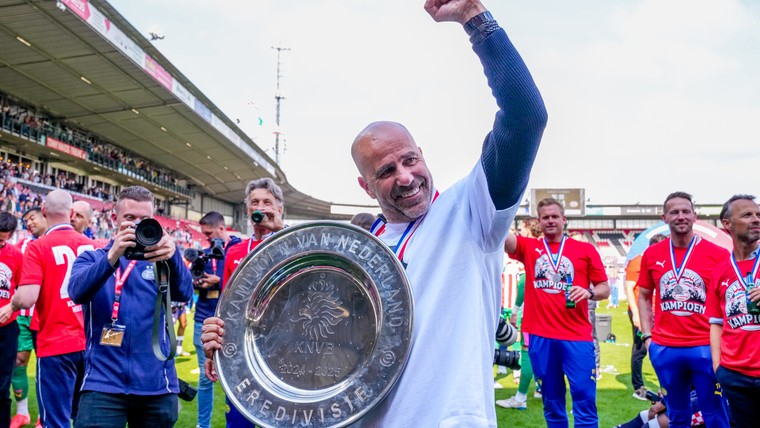 Bosz troeft Farioli en Simonis af als VI's Trainer van het Jaar