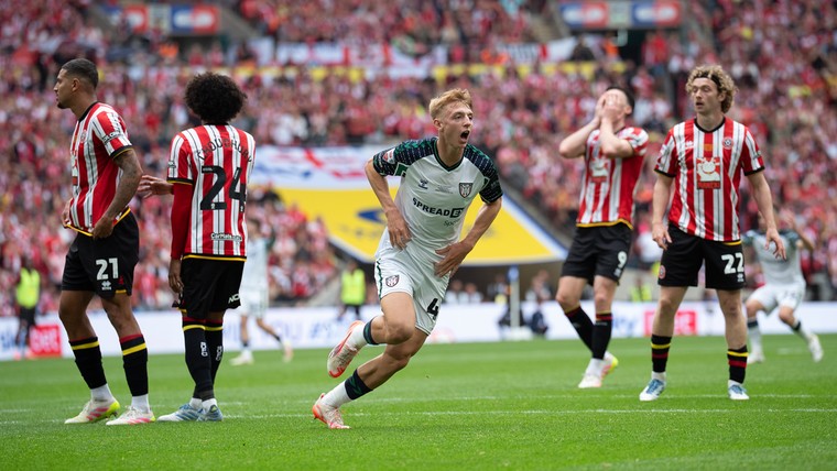 Britse media loven matchwinner Watson van Sunderland: 'Hij lacht het laatst'