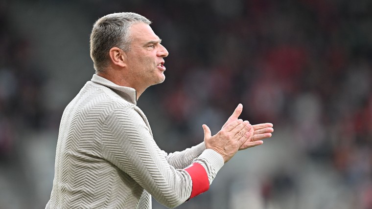 Ten Hag meldt zich bij oude bekende Overmars voor Ulderink