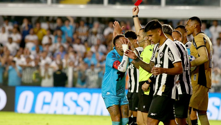 Neymar pakt domme rode kaart en heeft mogelijk laatste duel voor Santos gespeeld