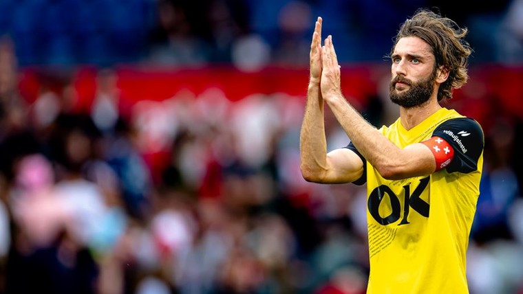 Hoe vriendenweekend vertrekkende cultheld Van den Bergh aan NAC verbond