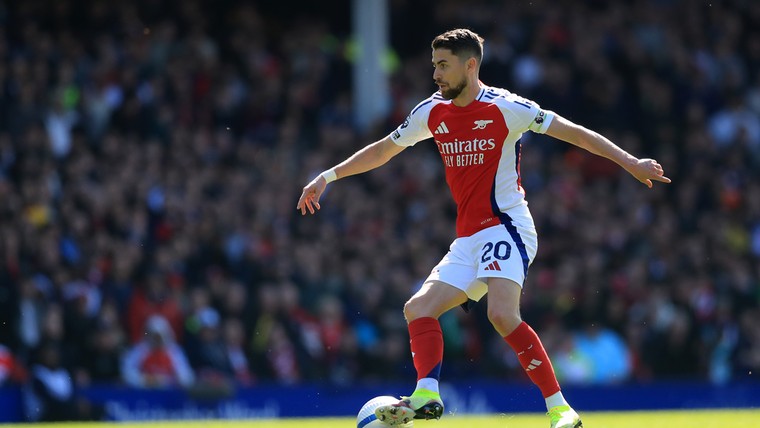 Arsenal haalt bezem door selectie en zwaait 19 spelers uit