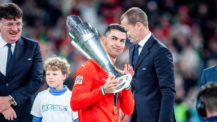 Geëmotioneerde Ronaldo: 'Ik zou een been breken voor Portugal'