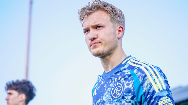 Rijkhoff van Ajax op weg naar Almere City