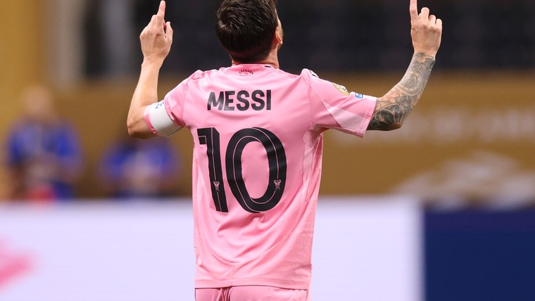 Trotse Messi nadert Ronaldo op topscorerslijst WK voor clubs