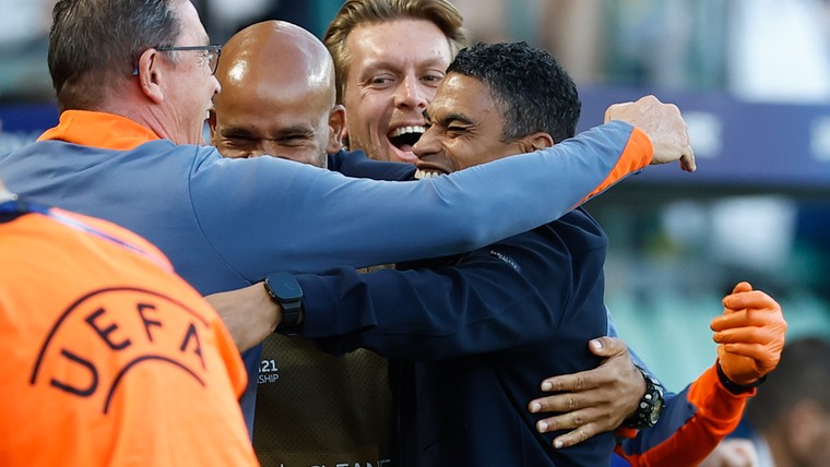 Reiziger prijst strijdlustig Jong Oranje en gaat in op rode kaart Van Bommel